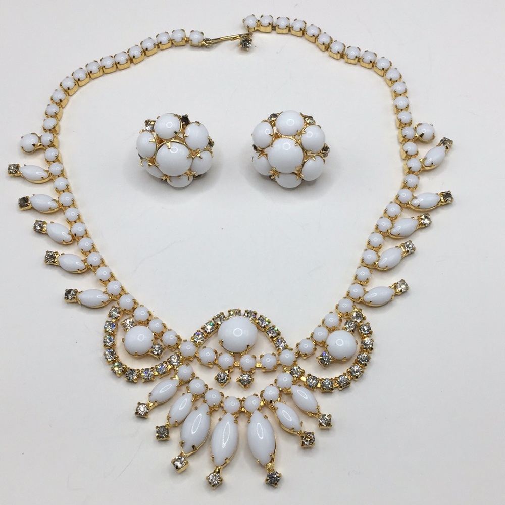 Vintage beautiful milk glass necklace, earrings